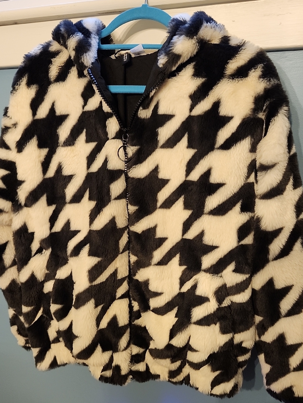 Women's Black & White Faux Fur Houndstooth Zip Jacket From H&M